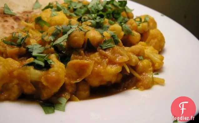 Dîner Ce Soir: Chou-Fleur Au Curry Avec Pois Chiches Et Tomates