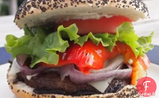 Sandwich au Portobello Grillé au Poivron Rouge Rôti et à la Mozzarella