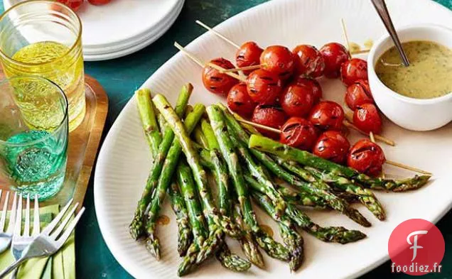 Brochettes d'Asperges et de Tomates avec Sauce Moutarde au Miel et Raifort