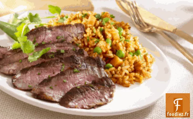 Steak Grillé avec Riz aux Tomates Rouges