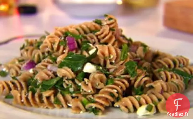 Salade de Pâtes de Blé Entier aux Noix et Fromage Feta