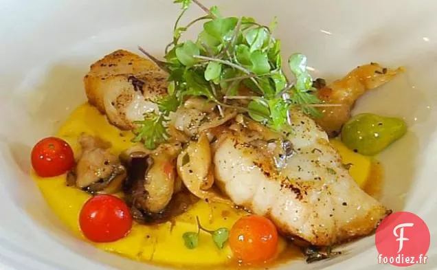 Mérou Jaune avec Boudin de Maïs Sucré Salé, Vinaigrette aux Pleurotes et Petits Légumes Verts