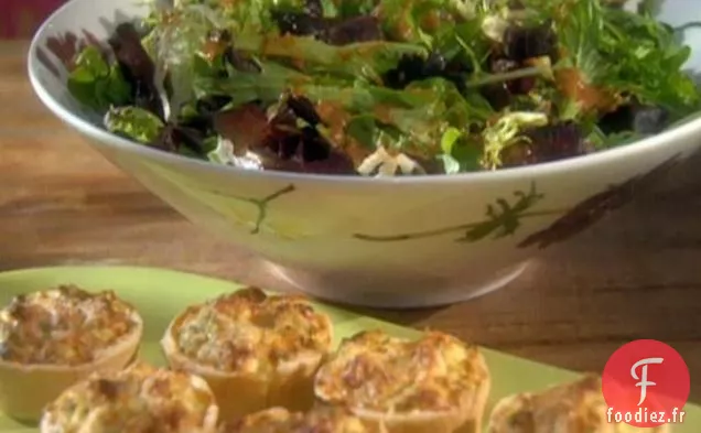 Bols de Ricotta au Four avec Poulet et Parmesan et Salade Verte Mélangée à la Vinaigrette Tomate-Basilic