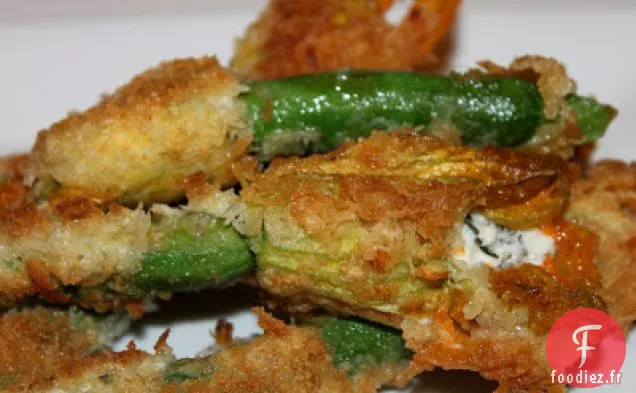 Fleurs De Courge En Croûte De Panko Avec Feta Et Pignons De Pin