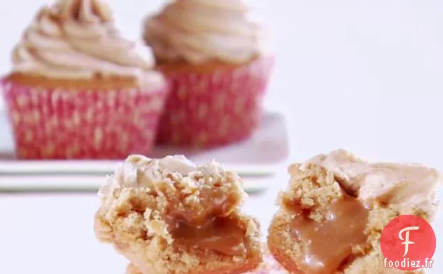Cupcakes Farcis au Beurre d'Arachide avec Glaçage au Beurre d'Arachide Tourbillonné