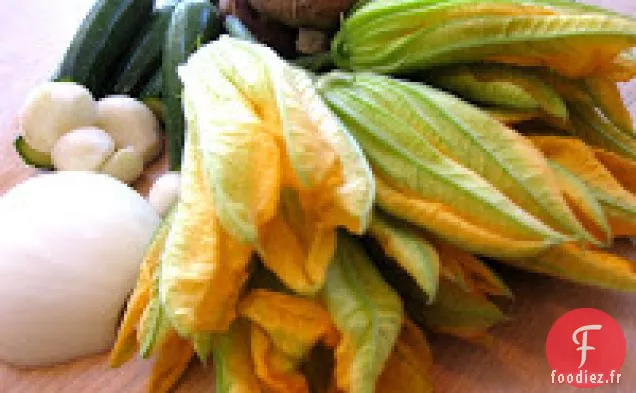Risotto Aux Fleurs De Courge Fraîches Du Marché Fermier Et Zucc Bébé