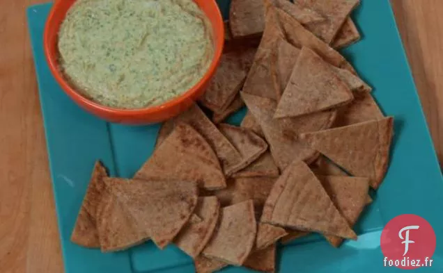 Trempette de Haricots Blancs et Coriandre avec Chips de Pita Grillées
