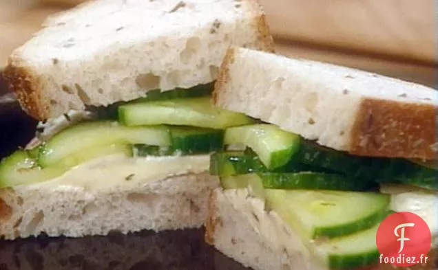 Cornichons Rapides au Concombre avec Pain de seigle et Fromage
