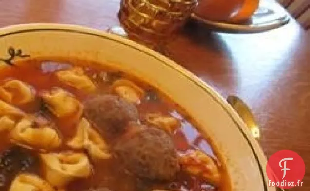 Soupe de Tortellini Italienne aux Boulettes de Viande et au Fromage