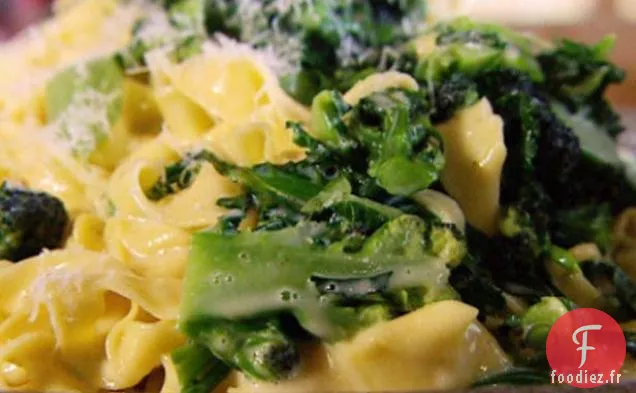 Tagliatelles Fraîches avec Brocoli en Germination et Sauce au Fromage Suintant