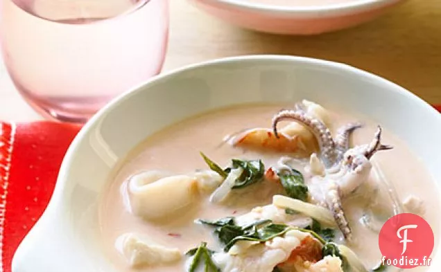 Ragoût de Poisson au Curry Rouge avec Rau Ram