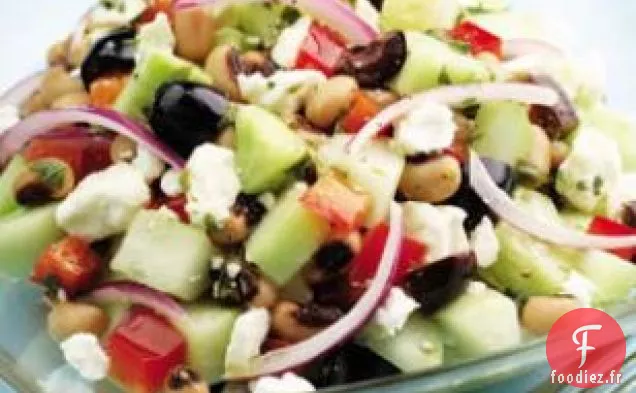 Salade de concombre et de petits pois aux yeux noirs