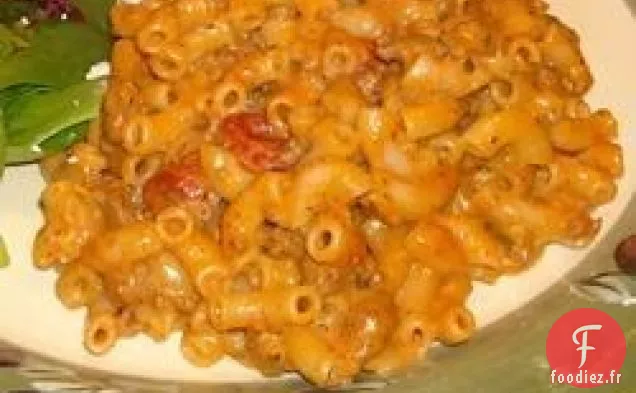 Macaroni au Fromage avec Bœuf Haché, Salsa et Piments Verts