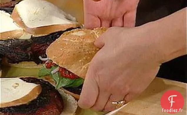 Burgers Portobello avec Pâte de Poivre Rôti et Mozzarella Fumée
