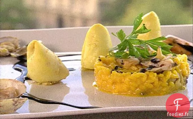 Calamars Méditerranéens farcis de Crustacés, Risotto au Safran et Sauce à l'Encre