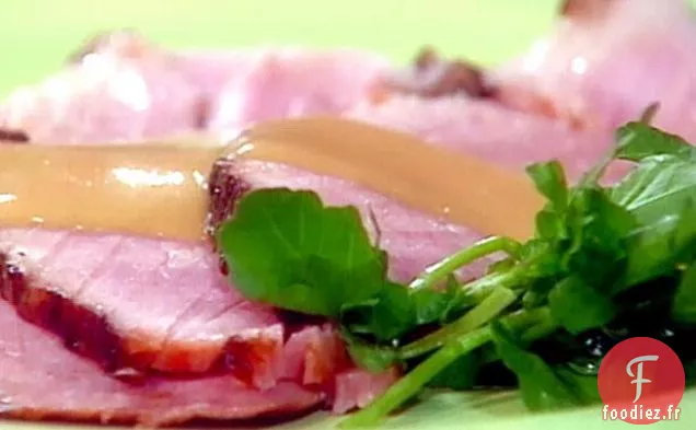 Jambon en Croûte d'épices avec Sauce à la Moutarde à l'Érable