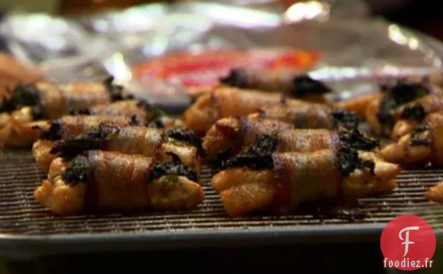 Trempettes à Fondue: Poulet Enveloppé de Bacon aux Épinards, Légumes Blanchis et Pommes