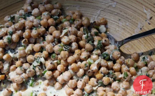 Salade De Pois Chiches Aux Épices Indiennes Avec Yogourt Et Herbes