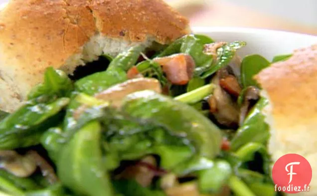 Salade d'Épinards au Bacon Chaud et Vinaigrette au Cidre de Pomme