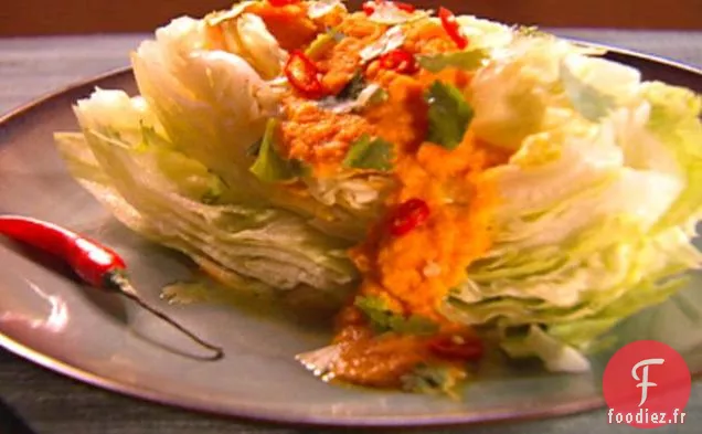 Laitue Iceberg à la Vinaigrette Carotte Gingembre Soja à la Coriandre et Piments Thaïlandais Rouges