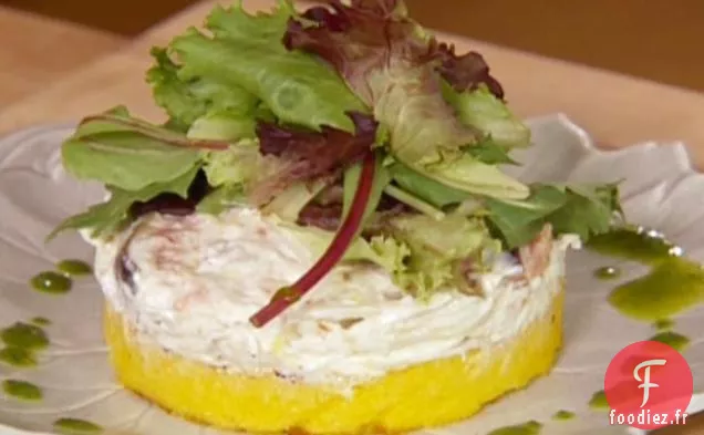 Polenta à l'Orange Grillée garnie de Salade de Chair de Crabe et d'Huile d'Herbes
