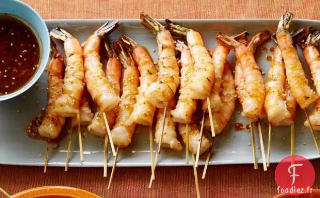 Brochettes de Crevettes Grillées à la Sauce Soja, Gingembre Frais et Graines de Sésame Grillées