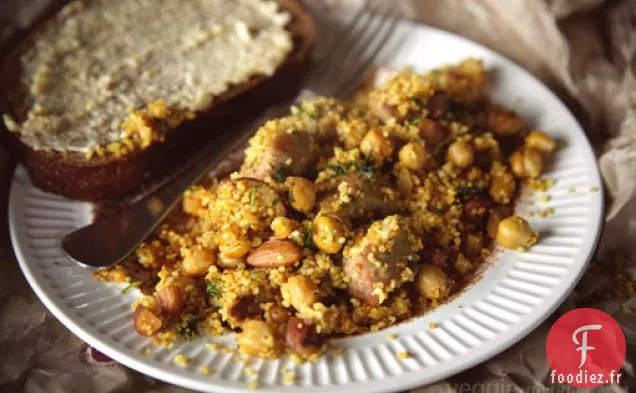 Couscous à la Saucisse Épicée Avec Amandes et Abricots