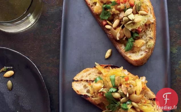Toasts Spaghetti au Curry, Courge et Pois Chiches