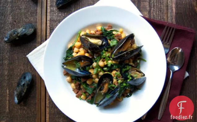 Moules Cuites À la vapeur Avec Bouillon au Beurre de Chorizo de Pois Chiches