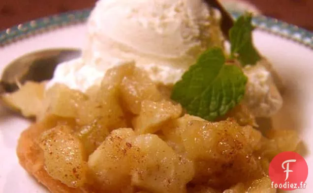 Barres à la Cannelle et aux Pommes avec Crème Fouettée à la Cannelle