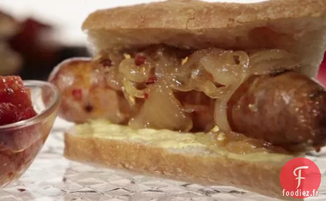 Saucisses Épicées Grillées avec Marmelade d'Oignons