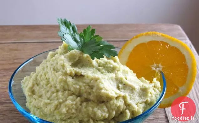 Houmous À L'Ail Vert Garbanzo Avec Citron En Conserve Et Graines De Sésame