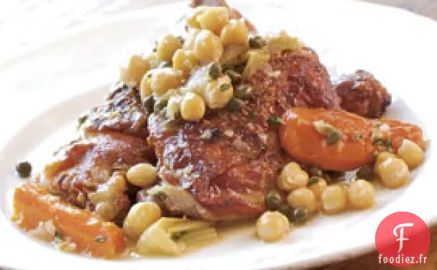 Cuisses De Poulet Braisées Avec Des Citrons En Conserve, Des Olives Et Des Pois Chiches