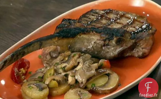 Côte de Veau Grillée aux Alevins, Champignons et Poivrons Cerises