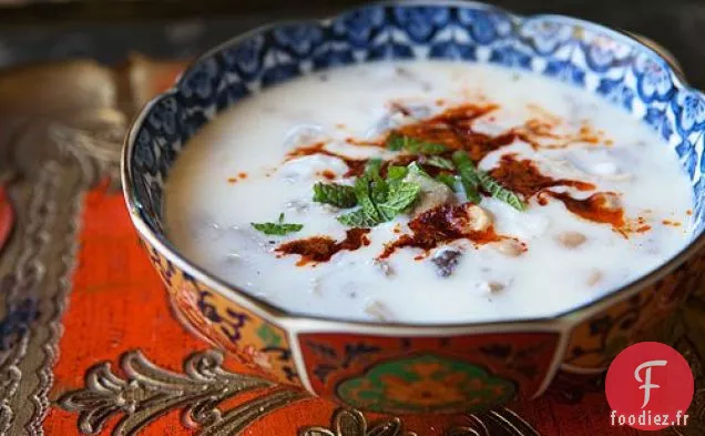 Soupe De Dinde Épicée Au Yogourt, Pois Chiches Et Menthe