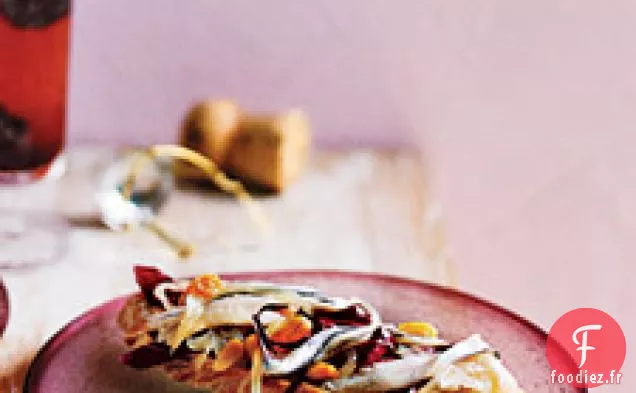 Crostini d'Anchois Avec Relish d'Oignons et de raisins secs