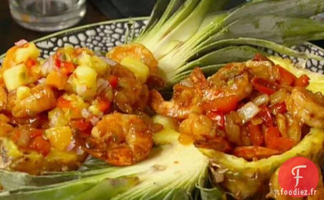 Crevettes Bateau à l'Ananas avec Salsa aux Fruits