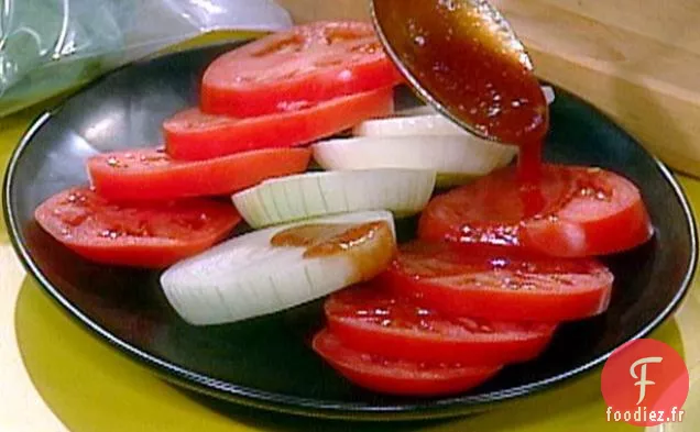 Salade de Tomates et Oignons Vidalia avec Sauce au Steak