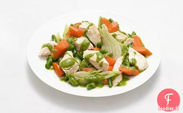 Poulet Poché À La Sauce À L'Ail Et Aux Herbes