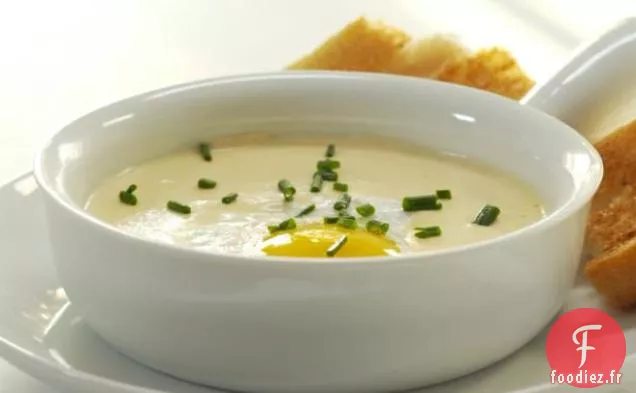 Fondue Crémeuse à l'Œuf Poché et Baguette