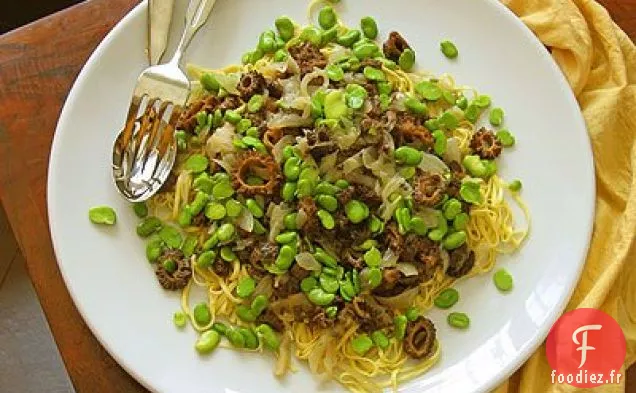 Favas Et Morilles Sautées Au Confit D'Oignons Et Linguine Fraîche