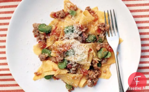 Pâtes Fraîches Aux Favas, Tomates Et Saucisses