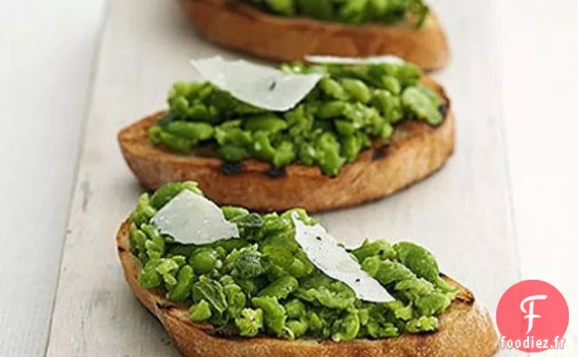 Bruschetta aux Fèves Concassées et à la Menthe