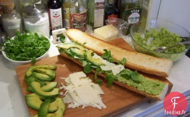 Sandwich aux Fèves, à l'Avocat et au Pecorino