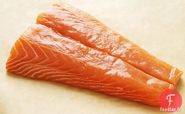 Saumon Rare Cuit à la Scandinave avec Fèves et Petits Pois
