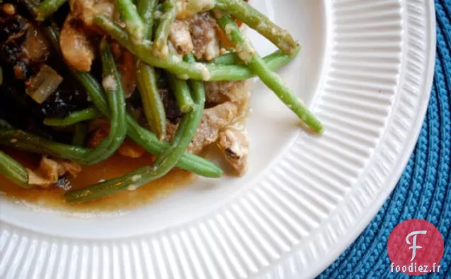 nourriture réconfortante sérieuse: bacon, poulet et haricots verts