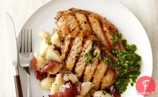 Côtelettes De Porc Avec Pommes De Terre Écrasées et Sauce Chimichurri