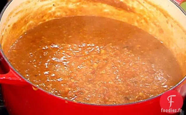Soupe de Pois Chiches aux Épices Indiennes et de Tomates Rôties au Feu