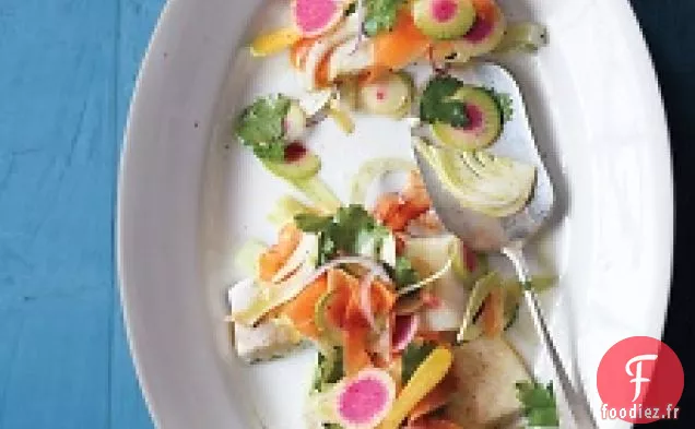 Flétan Grillé Avec Salade De Légumes De Printemps Rasée