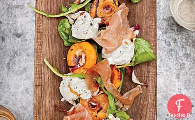 Abricots grillés avec Burrata, Jambon de Pays et Roquette